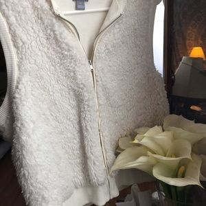 Aerie Sherpa Vest (white)